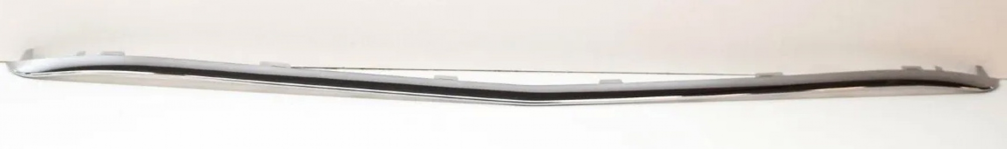 FRONT BUMPER CHROME MOULDING AVANTGARDE (CENTER)